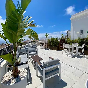 https://la-puerta-de-nerja-hostal-boutique.es-andalucia.com